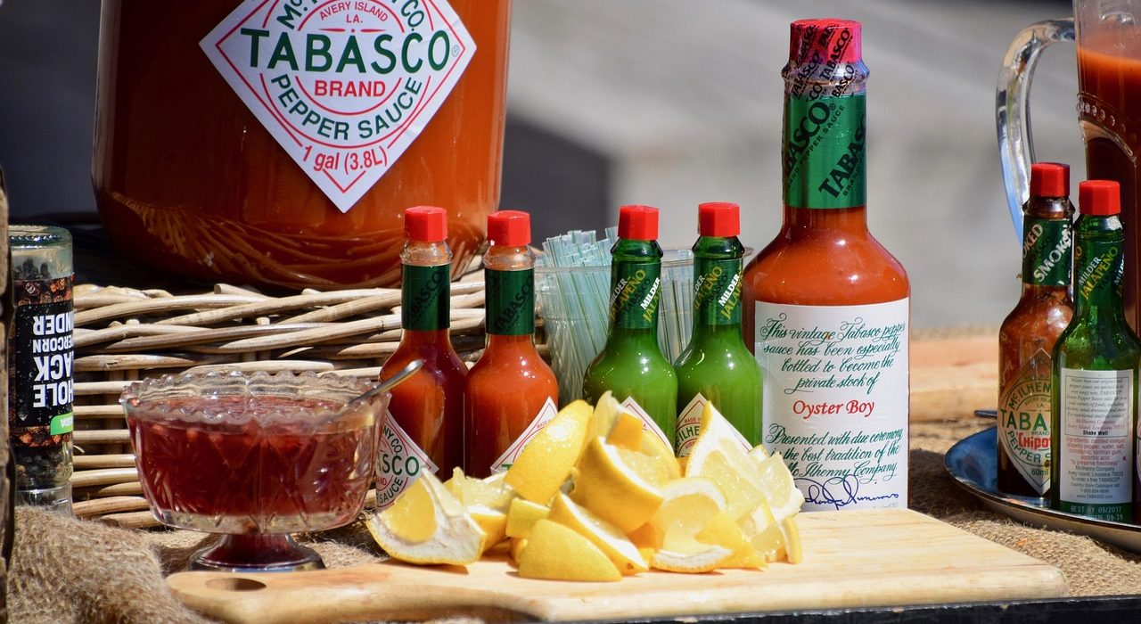 isawcompany-display-table-3748817_1280